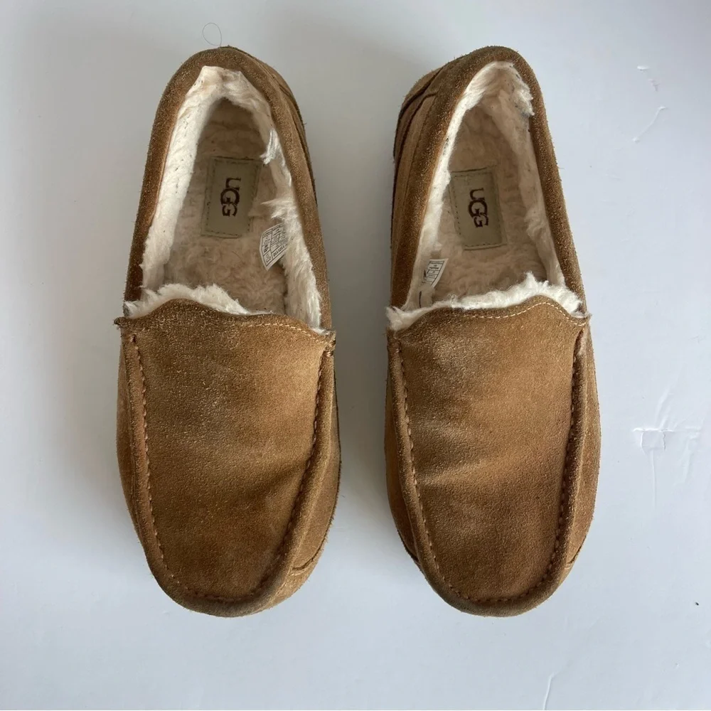 UGG Ascot Slippers size 9.0